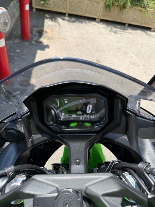 Vand Motocicleta Kawasaki Ninja 650 KRT ABS (model 2023)