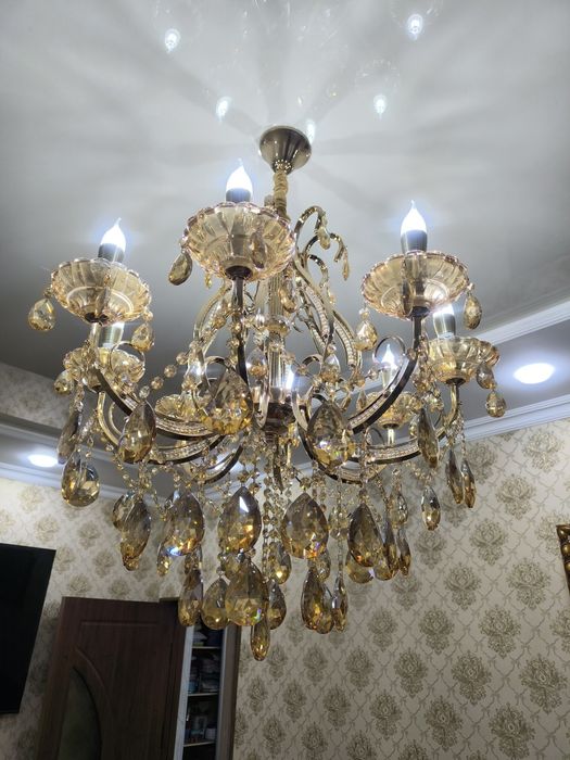 Продаю люстру очень красивая