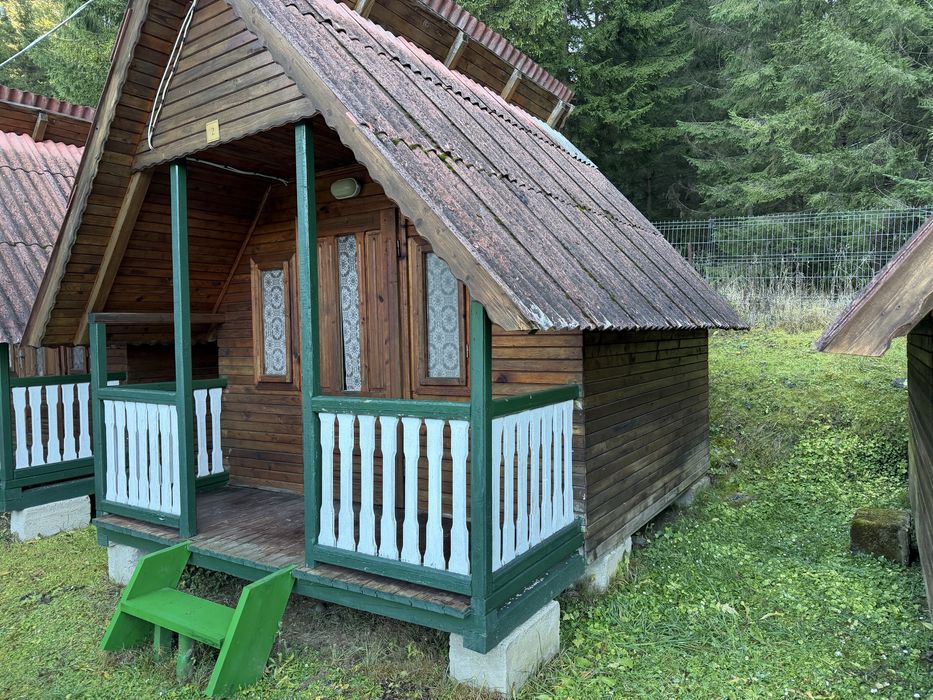 Casuta cu 2 paturi din lemn