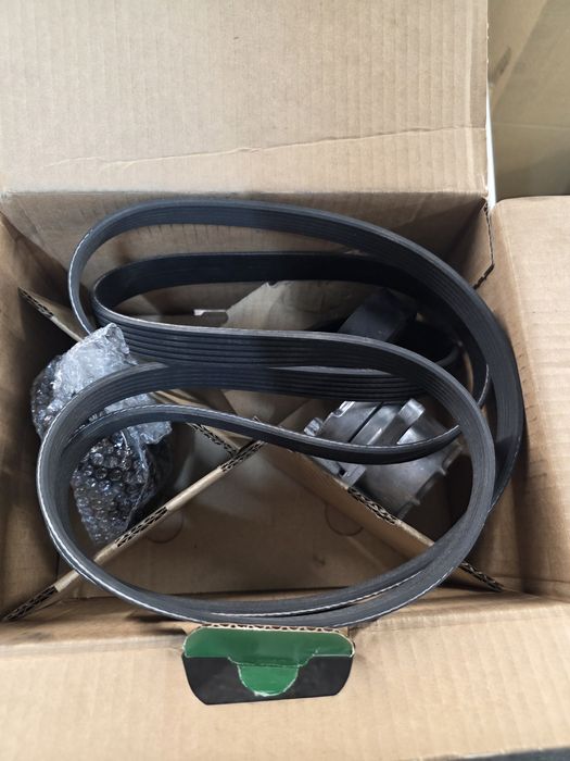 Комплект пистов ремък,ролки и обтегач за Мерцедес