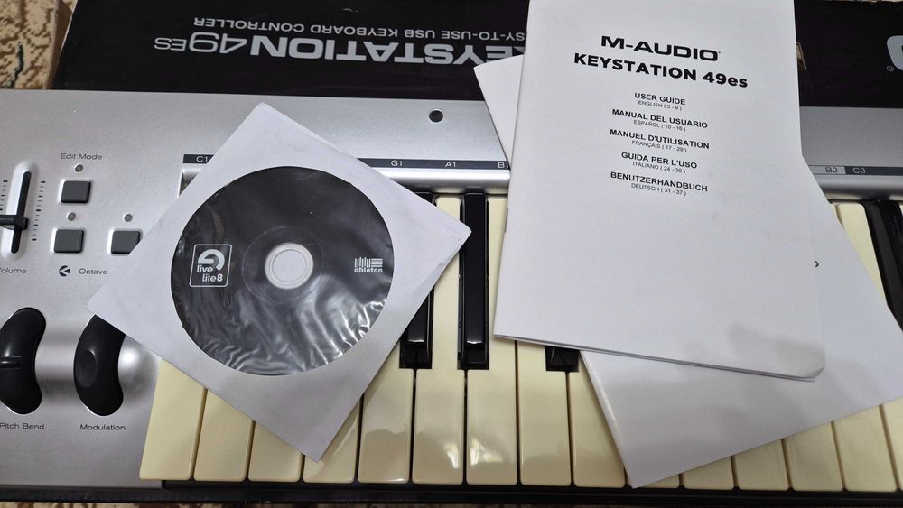 Продам миди клавиатуру m-audio