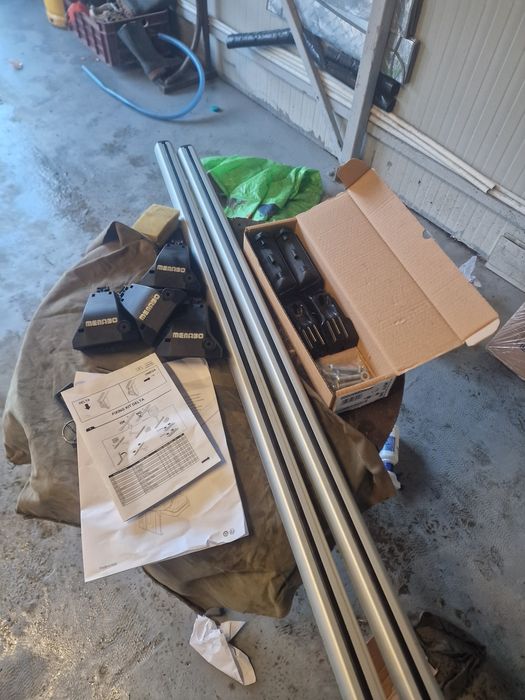 Vând Bari portbagaj pentru Audi A4 B8