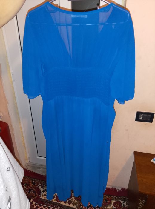 Rochie albastra scurta cu mânici scurte .A fost odată purtata  .
