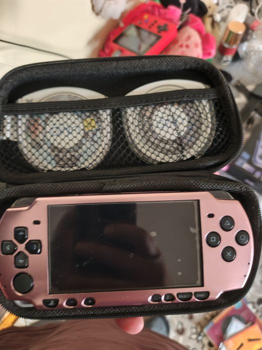 Продам игровое консоли 3 шт на фото