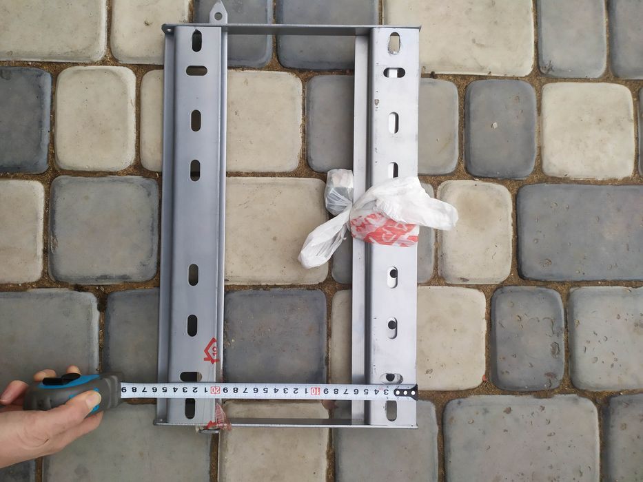 Кронштейн для телевизора с креплениями