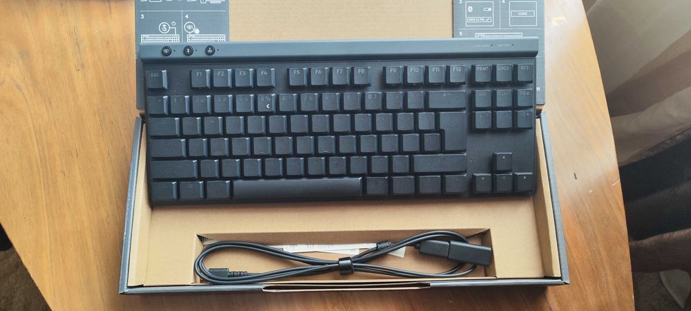 Logitech G515 TKL механична гейминг клавиатура – НОВА