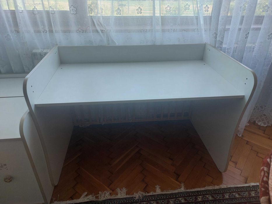 Бюро и скрин от трансформиращо се легло