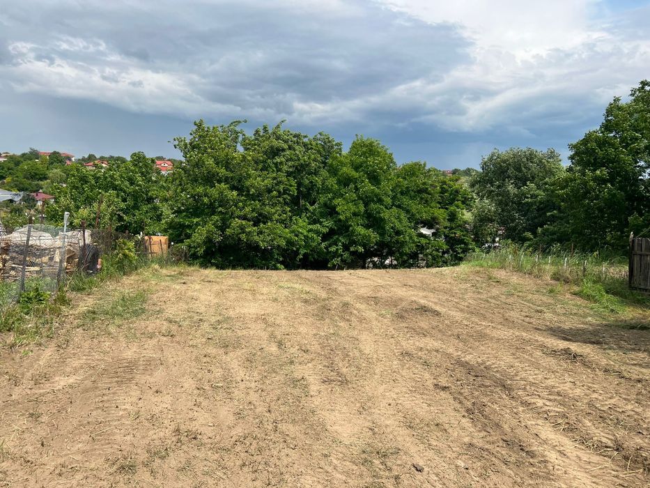Teren Intravilan Botosani 1270 mp  - acces Strada Liliacului nr 4A si Strada Iuliu Maniu