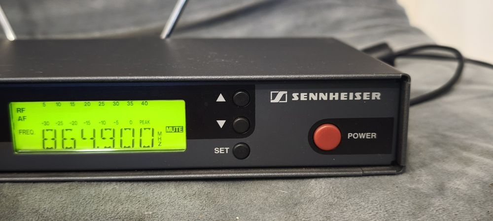 Професионален безжичен приемник Sennheiser EM 100 (G1)
