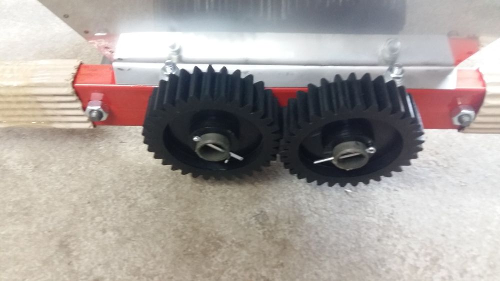 Продавам ръчна мелачка за плодове(ябълки ,дюли и круши)