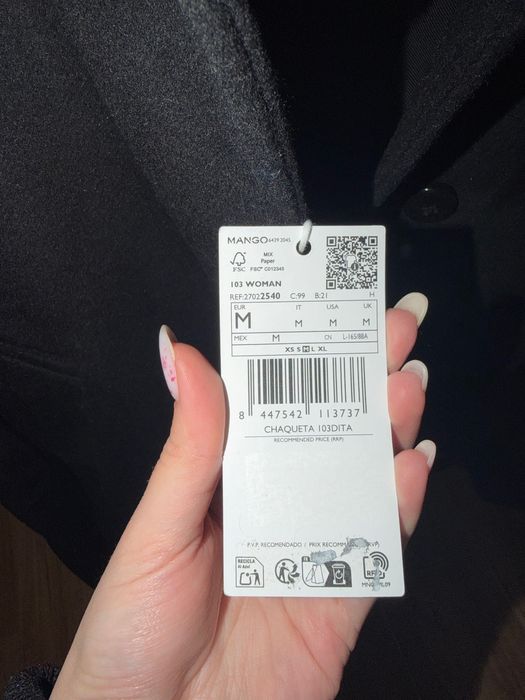 Черно късо палто - Mango