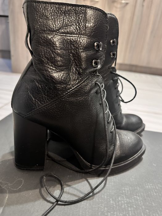 Дамски боти с ток естествена кожа