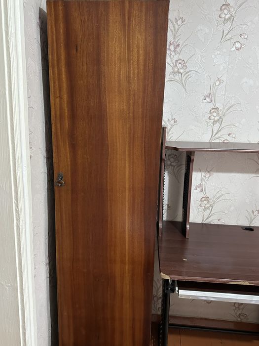 Продам два шкафа и стол. В  городе Есик