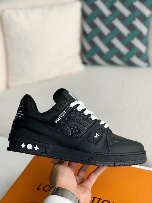 Lv skate negru.