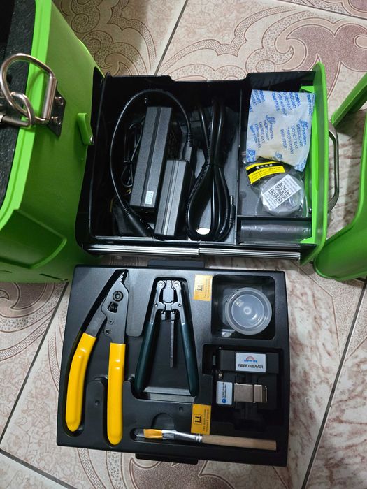 Aparat sudat fibra + tester Nou . Folosit odata pentru proba.