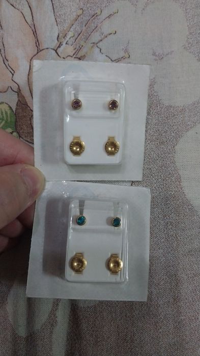 Серьги-гвоздики.