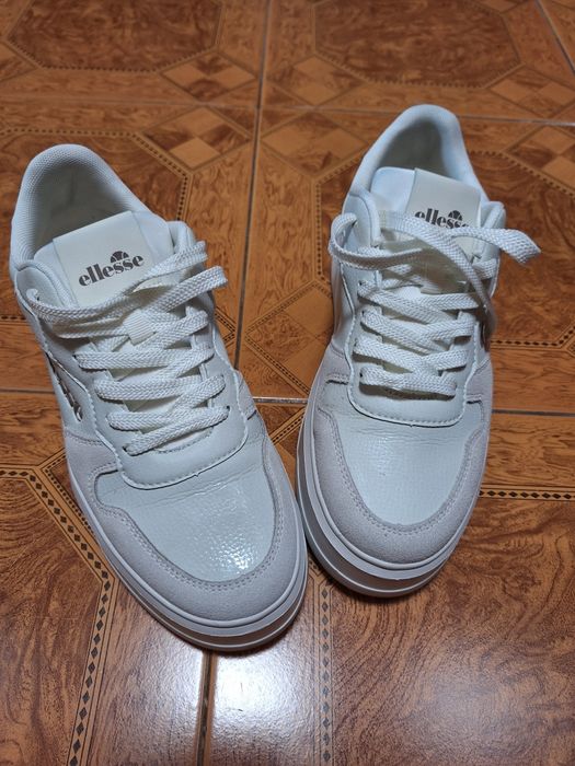 Маратонки чисто нови