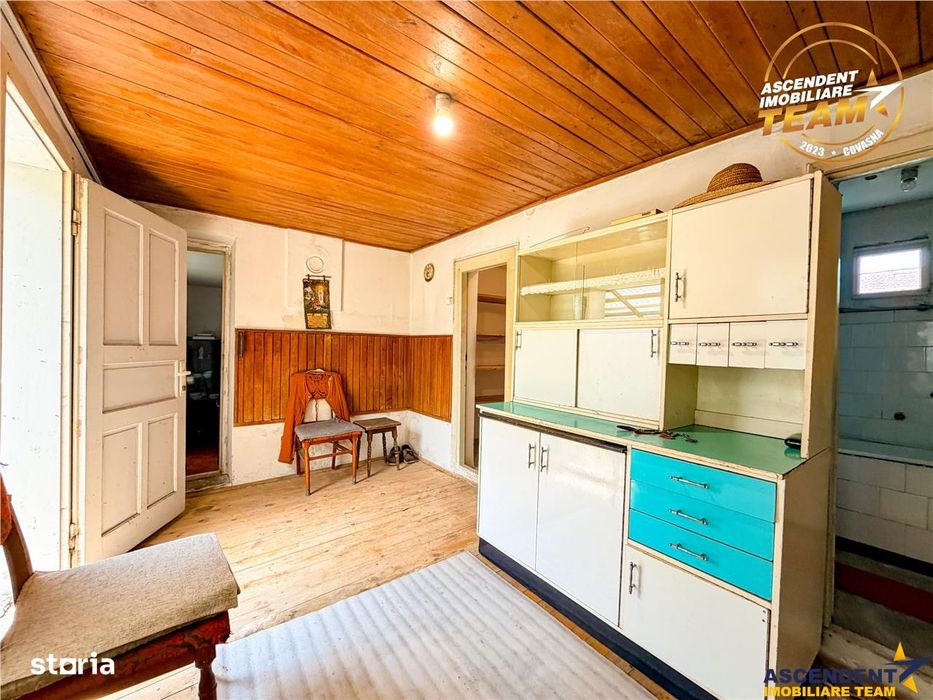 Casa din caramida cu 1.087 mp teren, pozitie centrala, utilitati la po