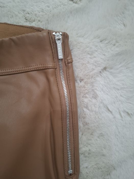 Кафяв кожен клин