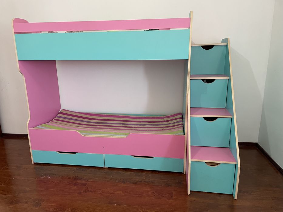 Детская двухъярусная кровать