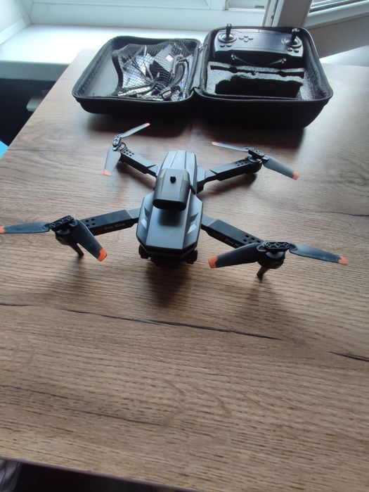 Дрон с пультом, 3 батареи