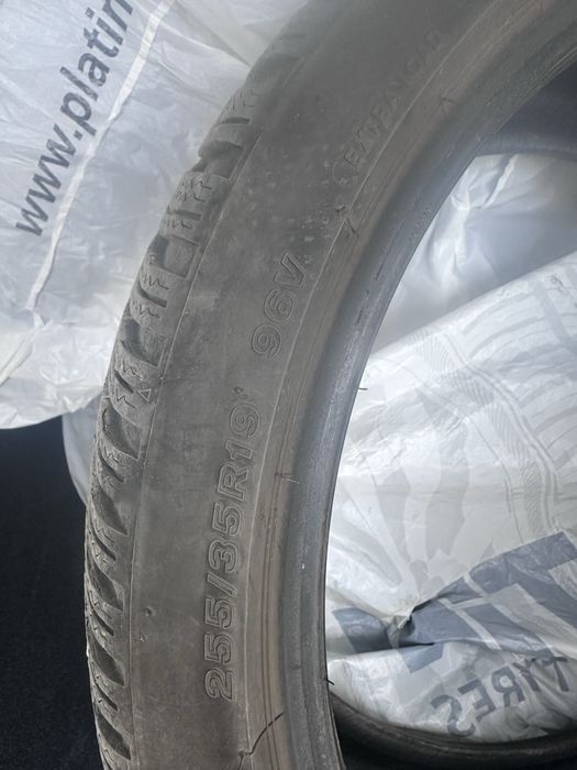 255/35/19 Firestone Winterhawk 4 DOT3824