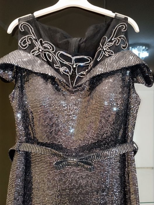 Rochie de seară , neagra cu paiete