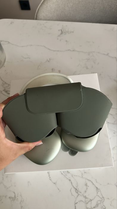 Продаю Airpods Max со SmartCase
