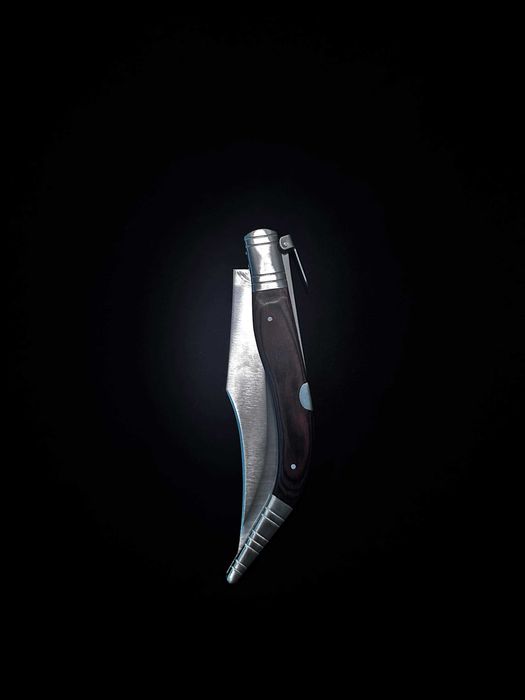 Hunter Spaniol-Cricket Knife cutit
