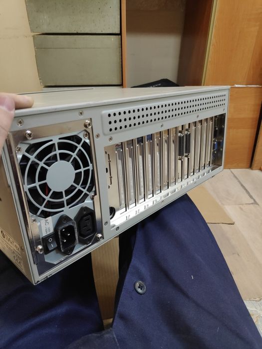 Промышленный компьютер IROBO-2000