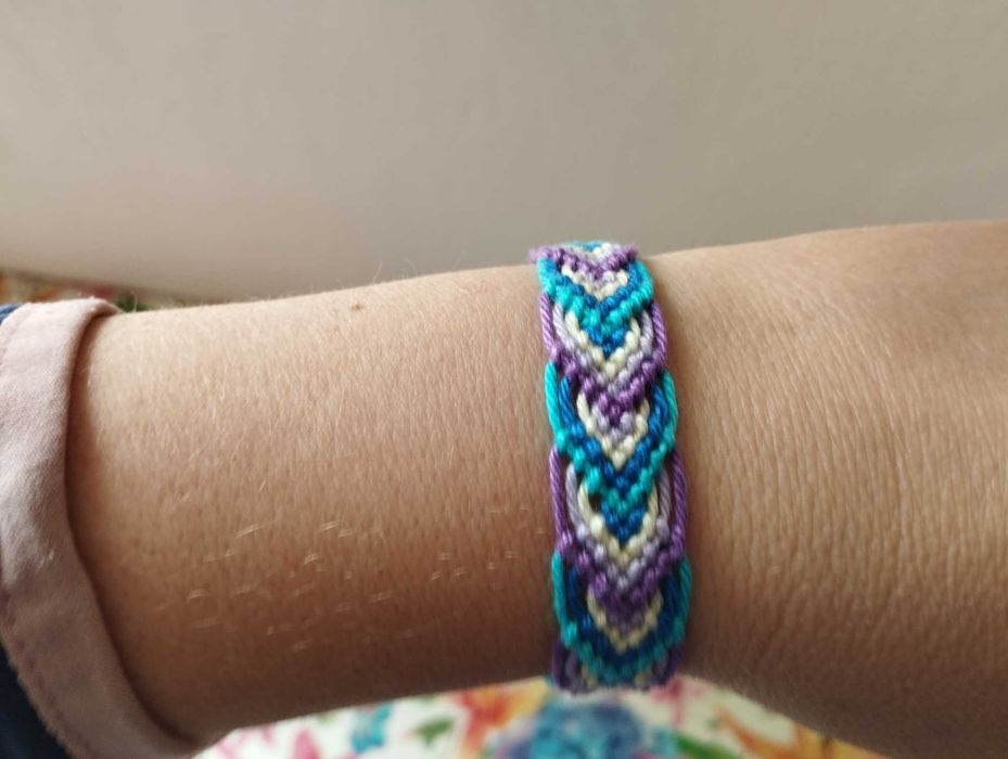 Комплект от три ръчно плетени гривни по избор