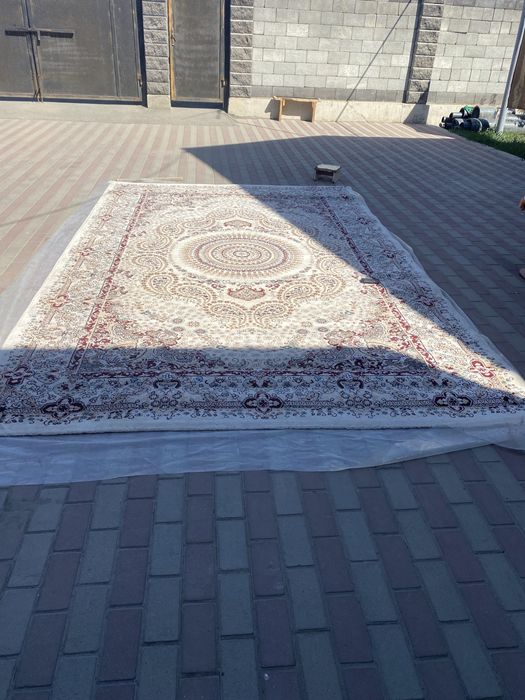 Продам ковер почти новый