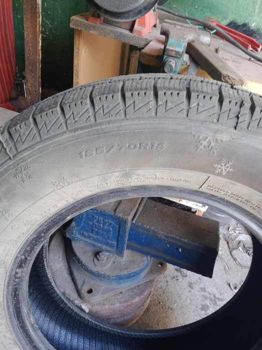 Продам шины зимние.