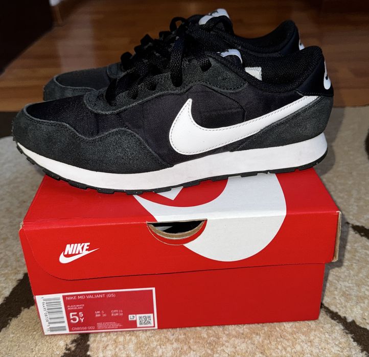 Vând adidași Nike MD Valiant foarte putin folositi