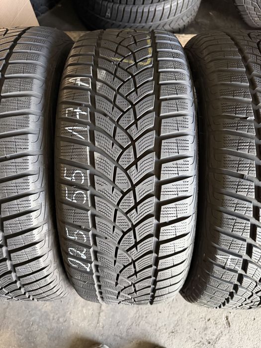 4 anvelope iarna  225/55/17 , 101V , GoodYear , 6-6.5 mm !