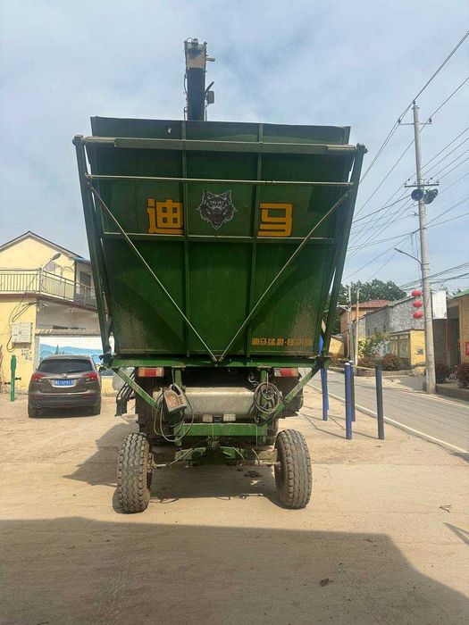 Маккажухори урадиган комбайн