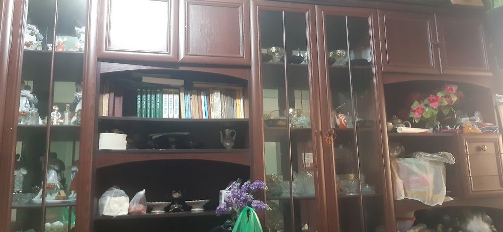 Стенка срочно сотилади