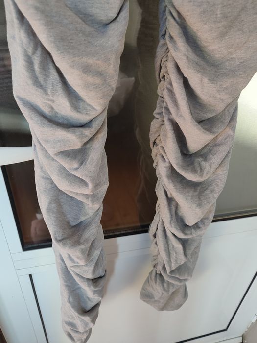 Мъжки анцуг с набрани крачоли