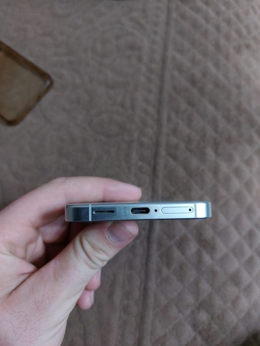 Продам Samsung S24 в отличном состоянии