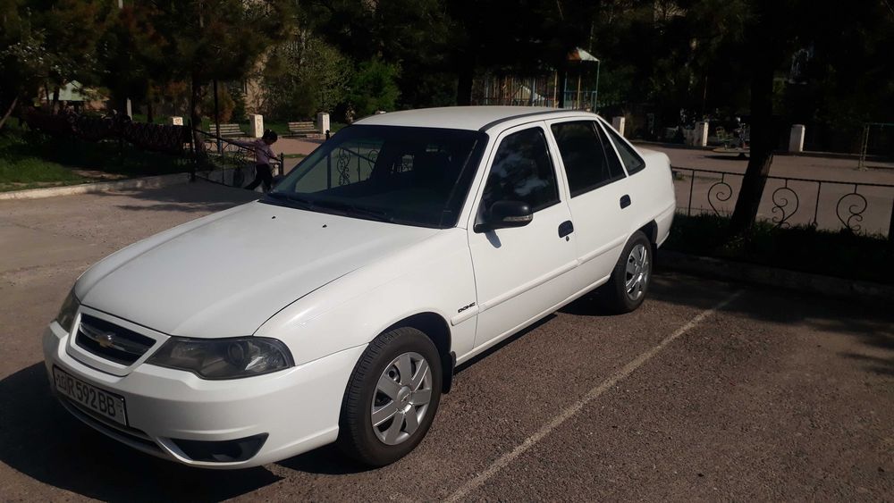 Автомобтль Нексия 2