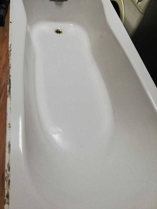Бяла акрилна вана