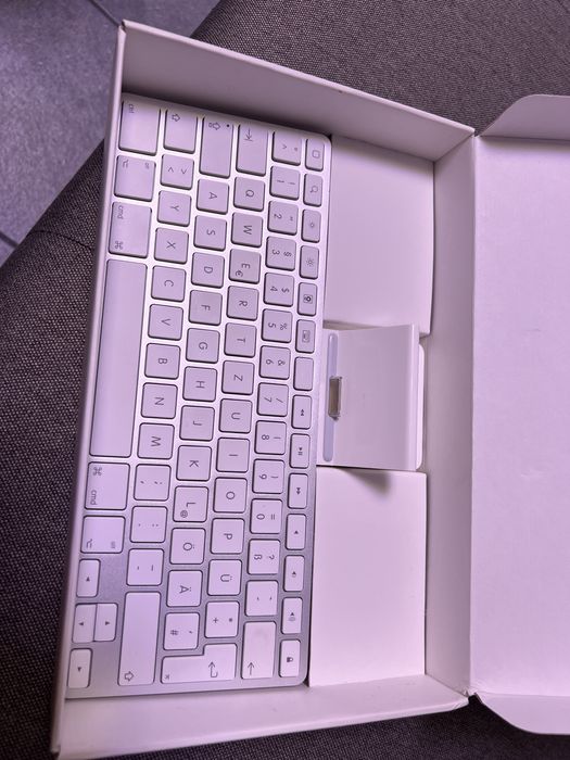 Tastatura apple ipad 1,2,3,4 de colectie la cutie cu carticele