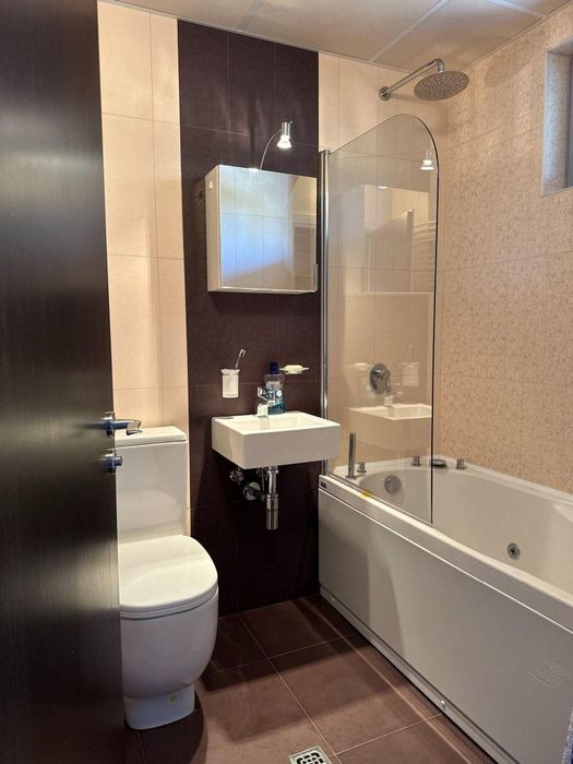 Тристаен апартамент  С ГАРАЖ в ж.к. Бояна.