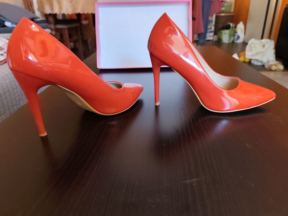 Офицялни  затворени обувки лачени