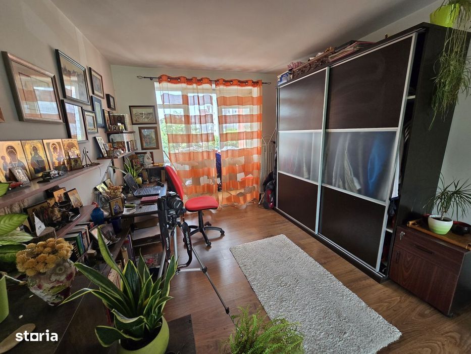 Apartament 3 camere et.3 piața Petru Rares