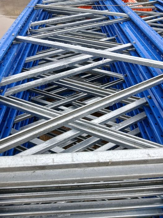 Rafturi metalice diferite modele