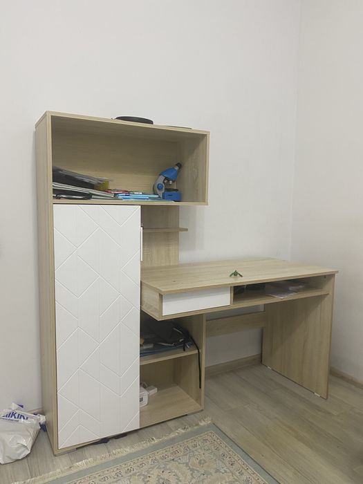 Продам компьютерный столик с надстройкой