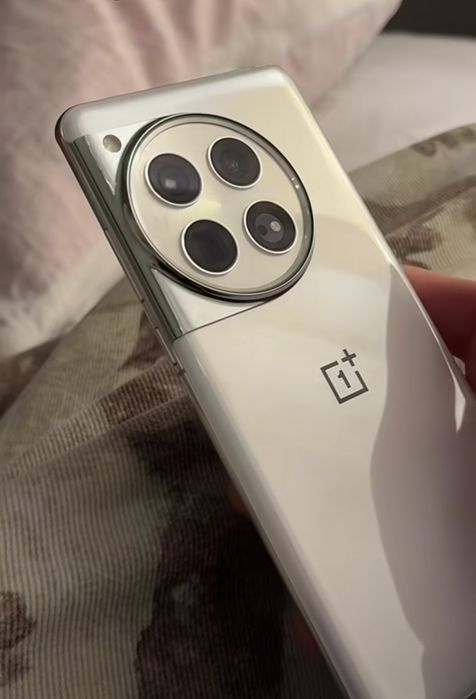 Новый OnePlus 12 описание