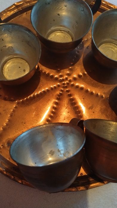 Продавам стар меден поднос с чаши и други неща