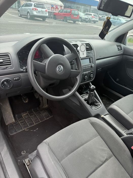 Vând Volkswagen Golf 5